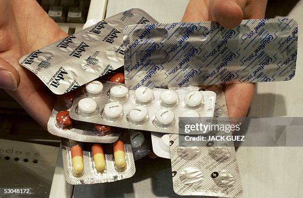 Picture taken 10 June 2005 in Paris of commonly used painkillers medecines based on Ibuprofen, an anti-inflammatory drug. According to a study,...