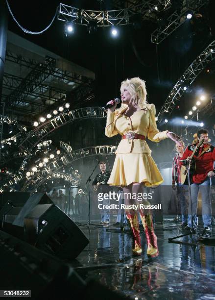 Singer Dolly Parton performs at the CMA Music Festival , June 9, 2005 in Nashville, Tennessee.