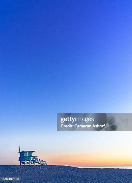 lifeguard hut at the beach - lifeguard hut stock pictures, royalty-free photos & images