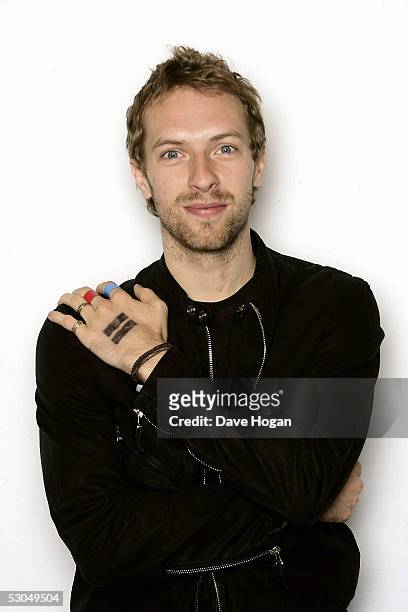 Chris Martin of Coldplay poses at a studio session to promote the band's new album "X&Y" at the W Hotel on May 17, 2005 in New York City.
