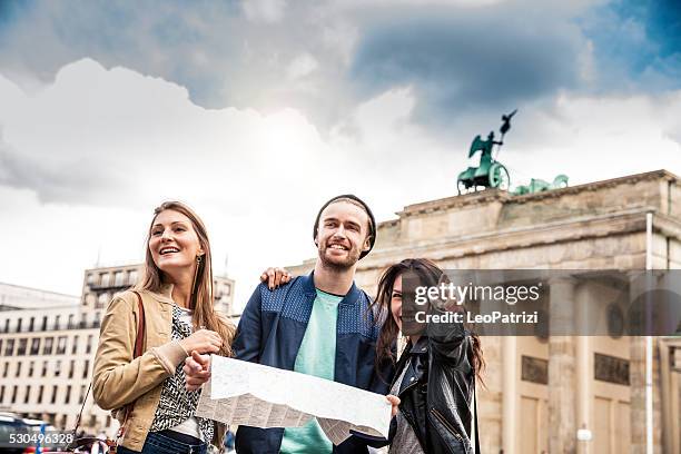 together on travel in berlin - brandenburg gate - berlin couple stock pictures, royalty-free photos & images