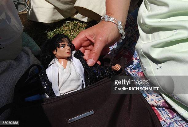 Melaine Dowland shows off her Michael Jackson doll outside Santa Barbara County Superior Court in Santa Maria, CA, 10 June 2005 where the jury was in...
