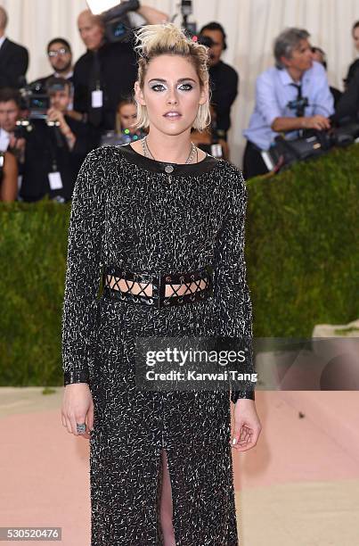 Kristen Stewart arrives for the "Manus x Machina: Fashion In An Age Of Technology" Costume Institute Gala at Metropolitan Museum of Art on May 2,...