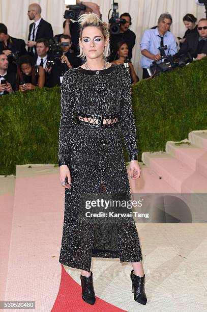 Kristen Stewart arrives for the "Manus x Machina: Fashion In An Age Of Technology" Costume Institute Gala at Metropolitan Museum of Art on May 2,...