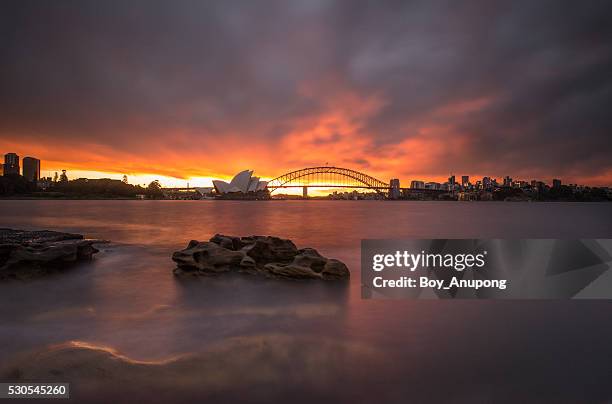 sydney and iconic landmark of australia. - ópera fotografías e imágenes de stock