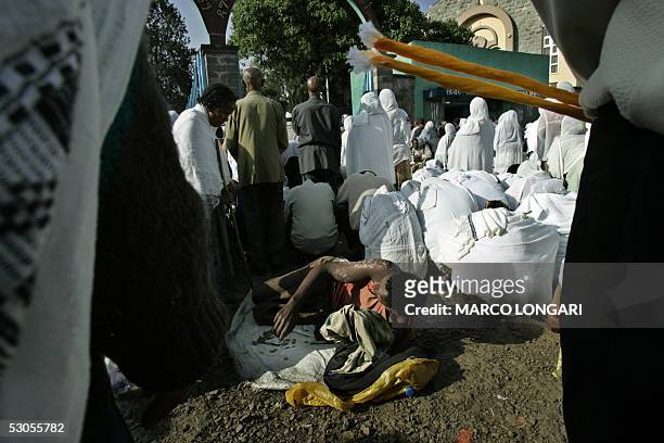 Addis Ababa, ETHIOPIA: A leprosy ill beggar lays on the ground near the Tekle-Hymanot church, 12 June 2005 in the Addis Katema district of the...