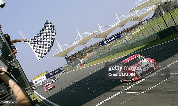 Castrol Holden Racing Team Photos and Premium High Res Pictures - Getty ...