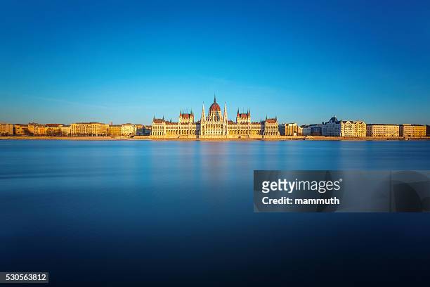the hungarian parliament in budapest - budapest stock pictures, royalty-free photos & images