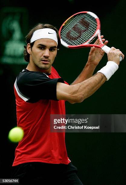 Roger Federer of Switzerland plays a backhand against Marat Safin of Russia during the Gerry Weber Open June 12, 2005 in Halle, Germany.