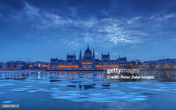 parliament of hungary in the winter - boedapest stockfoto's en -beelden