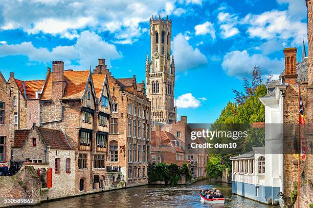 vista de rozenhoedkaai en brujas - bélgica fotografías e imágenes de stock