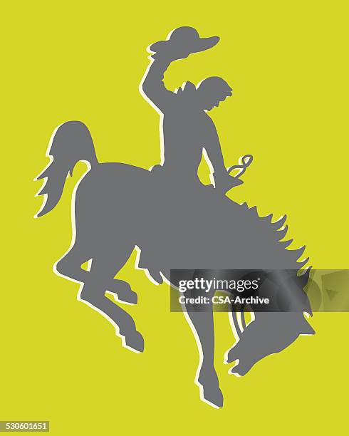ilustrações de stock, clip art, desenhos animados e ícones de silhueta do vaqueiro e do cavalo - cavalo selvagem arqueado