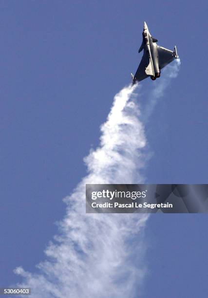 The French fighter plane Rafale is seen during a demonstration flight at the 46th Paris Air Show June 13, 2005 in the Paris suburb of Le Bourget,...