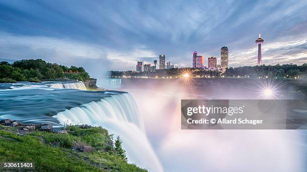 niagara falls at sunset - ontario kanada stock-fotos und bilder