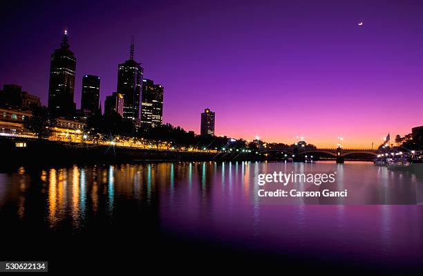 melbourne skyline and yarra river - yarra river stockfoto's en -beelden