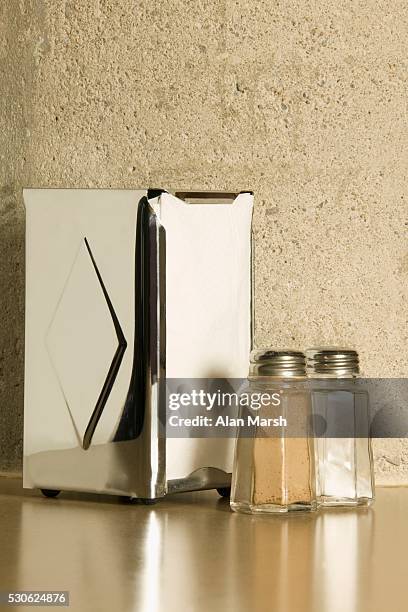 napkin dispenser and salt and pepper shakers - serviettenring stock-fotos und bilder