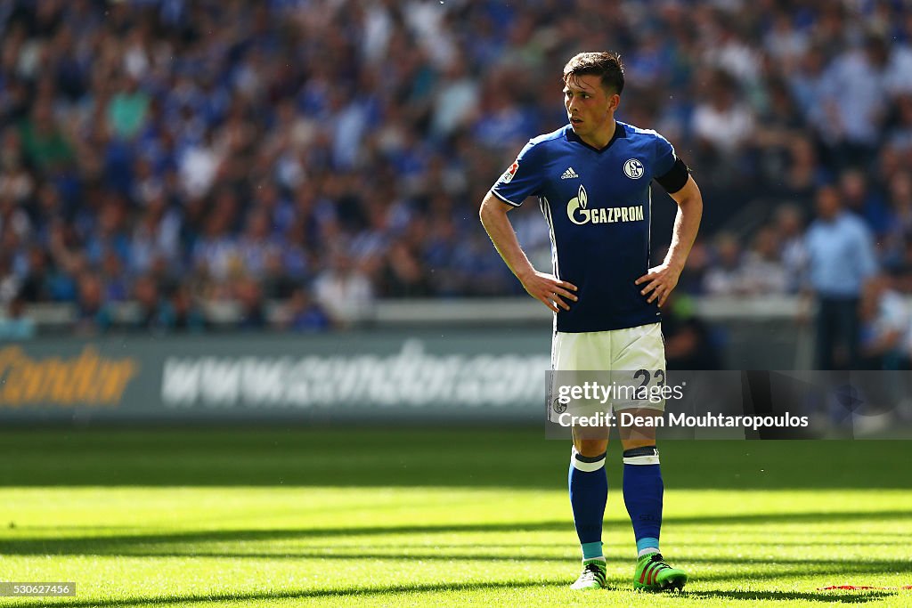 FC Schalke 04 v FC Augsburg - Bundesliga