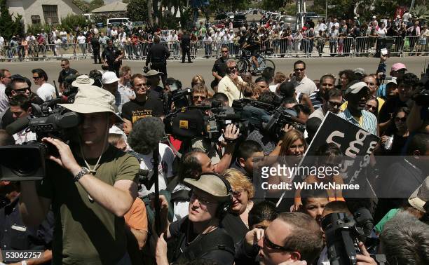 Media and fans crowd the front of court house as the verdict of not guilty is heard in the Michael Jackson child molestation trial at the Santa...