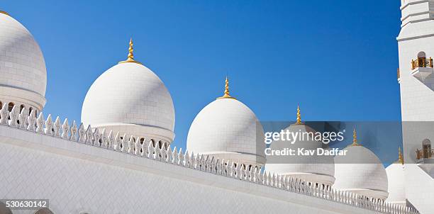 sheikh zayed grand mosque; abu dhabi, united arab emirates - sheikh zayed mosque stock-fotos und bilder