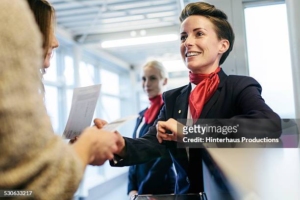 tavellers boarding at airline gate - airport gate stock-fotos und bilder
