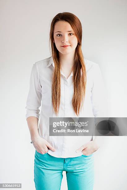 teen girl in white blouse, portrait - alleen één tienermeisje stockfoto's en -beelden