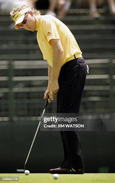 British golfer Ian Poulter putts from the 14th green during the second day of practice for the 2005 US Open Champshionship at Pinehurst Country Club...