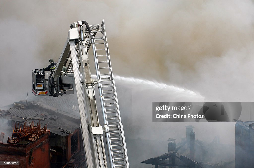 Fire Destroys A Restaurant And Six Stores In Chengdu