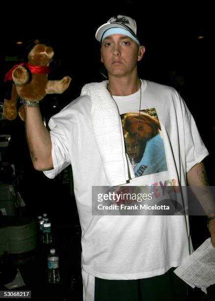 Musician Eminem poses with the insult dog during the 2005 MTV Movie Awards at the Shrine Auditorium June 4, 2005 in Los Angeles, California. The 14th...