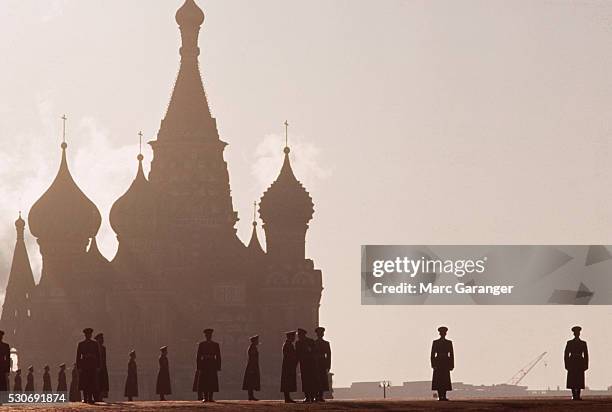 anniversary commemorations in red square - moscow stock-fotos und bilder