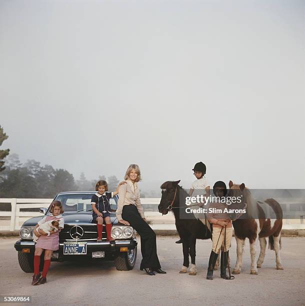 Anne Anka, wife of singer Paul Anka and daughter of Count Charles de Zogheb, with her daughters Alicia, Anthea, Alexandra and Amanda, November 1976.
