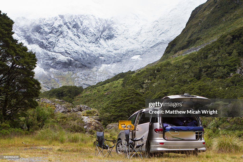 A coffee stop under snowy mountians