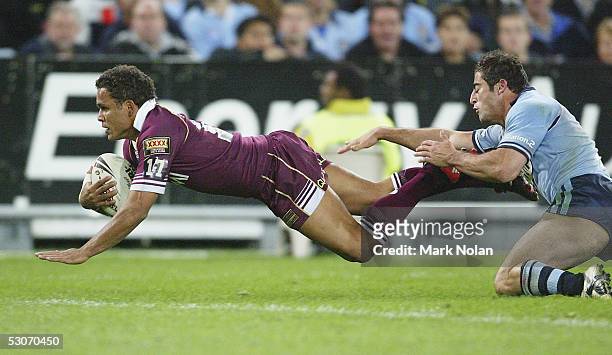 Matt Bowen of the Maroons dives to score during the NRL State of Origin Game two, between the New South Wales Blues and the Queensland Maroons held...