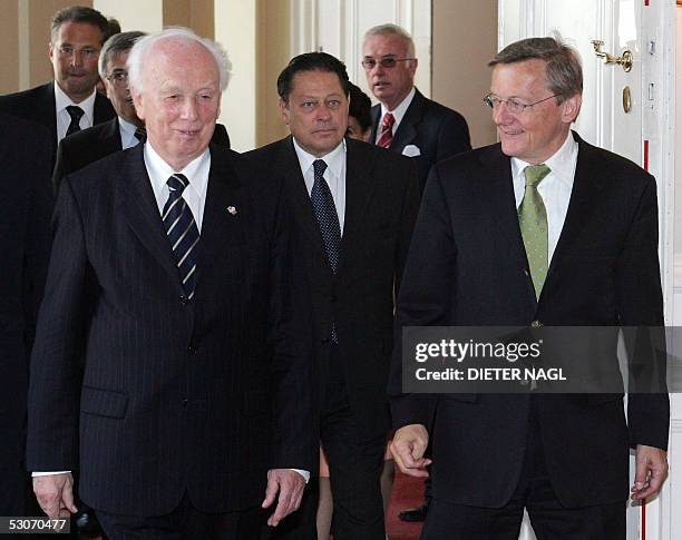 Austrian Chancelor Wolfgang Schuessel welcomes Hungarian President Ferenc Madl upon his arrival in Vienna 15 June 2005. Madl is on a two-day official...