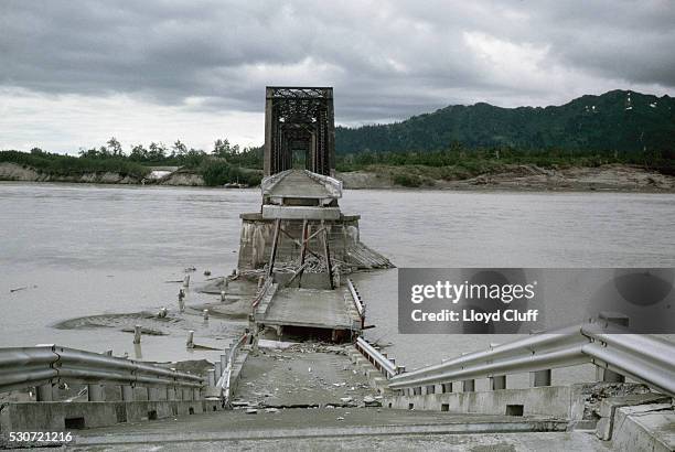 bridge destroyed by an earthquake - earthquake road stock pictures, royalty-free photos & images