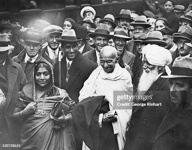 Gandhi walks with Sarojini Naidu from the station at Boulogne to the quay where he embarked on the channel steamer for Folkestone.