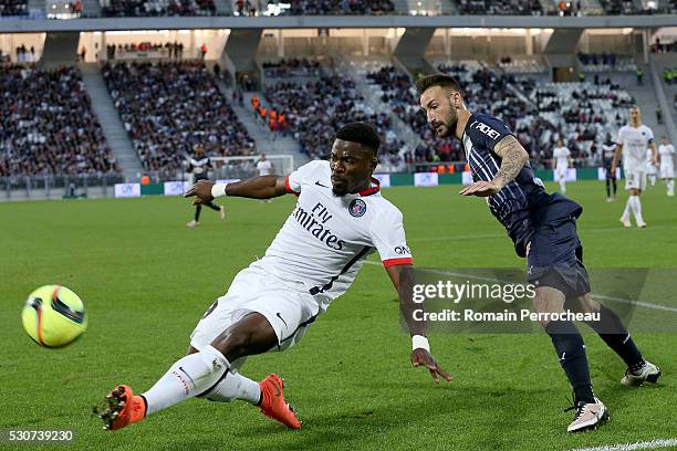 Serge Aurier of Paris Saint Germain and Diego Contento fo Girondins de Bordeaux in action during the French League 1 match between FC Girondins de...