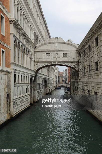 seufzerbrücke in venedig, italien - pejft stock-fotos und bilder