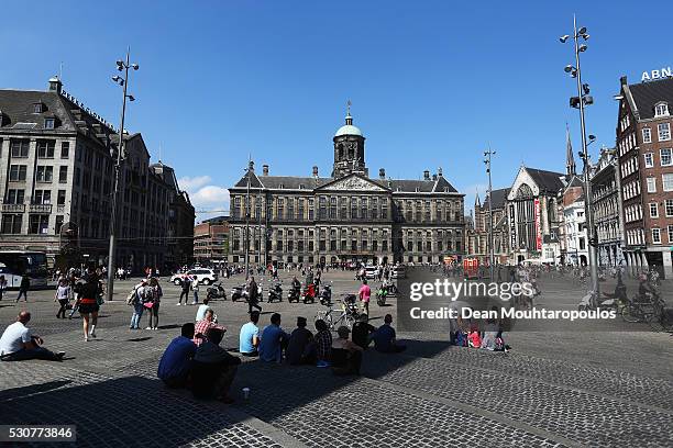 General view as Police guard the tourists and the Royal Palace on May 11, 2016 in Amsterdam, Netherlands. The Royal Palace or Koninklijk Paleis...