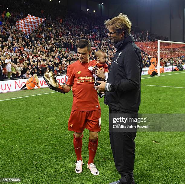 Jurgen Klopp manager of Liverpool laughs with Philippe Coutinho at the end of the Barclays Premier League match between Liverpool and Chelsea at...