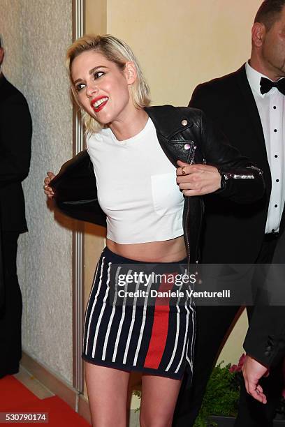 Kristen Stewart arrive at the Opening Gala Dinner during The 69th Annual Cannes Film Festival on May 11, 2016 in Cannes, .