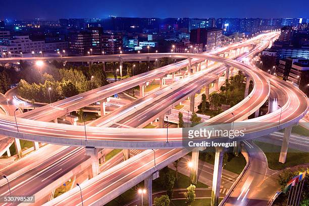 megacity highway in chengdu, china - speed motion lines to the middle stock-fotos und bilder
