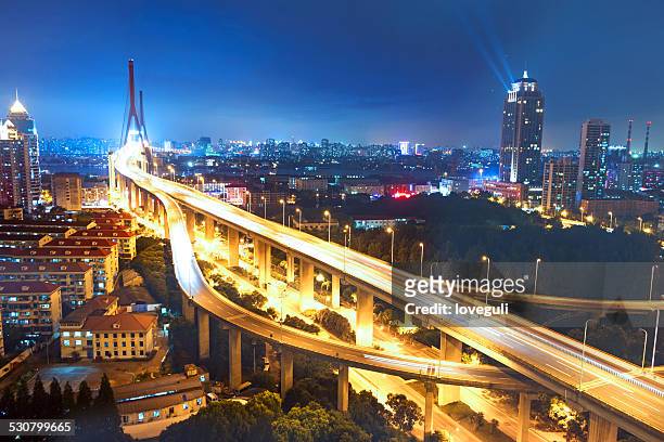 megacity highway in shanghai - speed motion lines to the middle stock-fotos und bilder