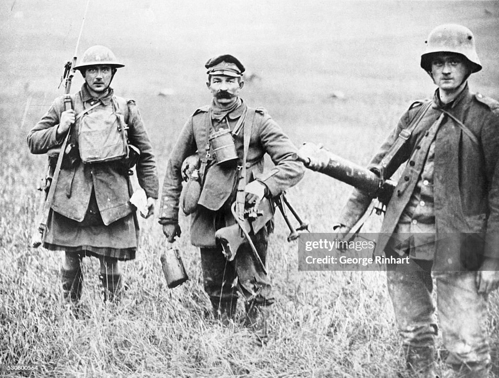 Highlander With Two German Prisoners