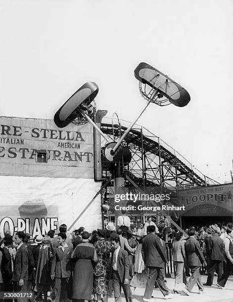 Loop O Plane Photos and Premium High Res Pictures - Getty Images