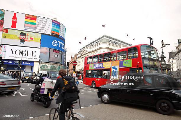 traffic at piccadilly circus - digital billboard london stock pictures, royalty-free photos & images