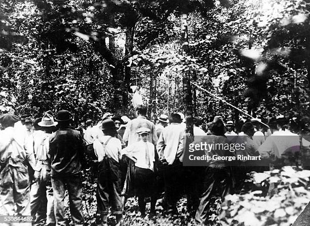 Photo shows the lynching of Leo Frank, near Fry's Gin, two miles from Marietta, Georgia.