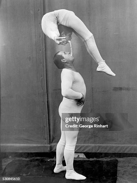 Circus Balance Rope Vintage Circus Performer Photos and Premium High Res Pictures - Getty ...