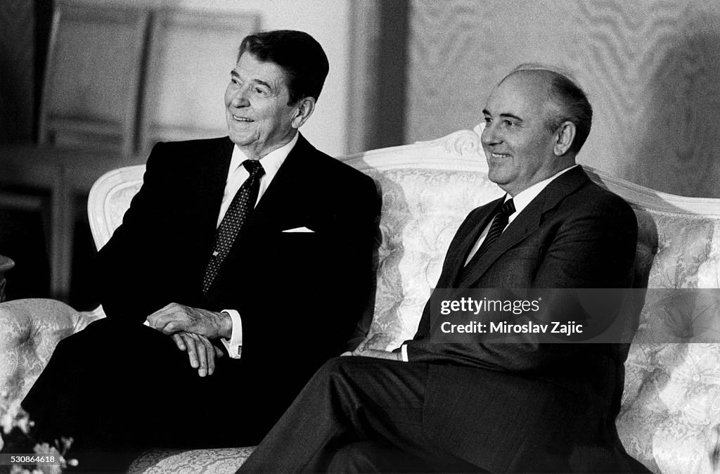 Presidents Ronald Reagan and Mikhail Gorbachov