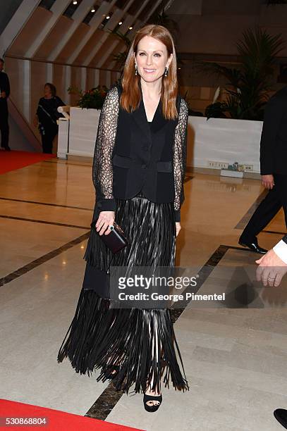 Julianne Moore attends the opening gala dinner during the annual 69th Cannes Film Festival at Palais des Festivals on May 11, 2016 in Cannes, France.