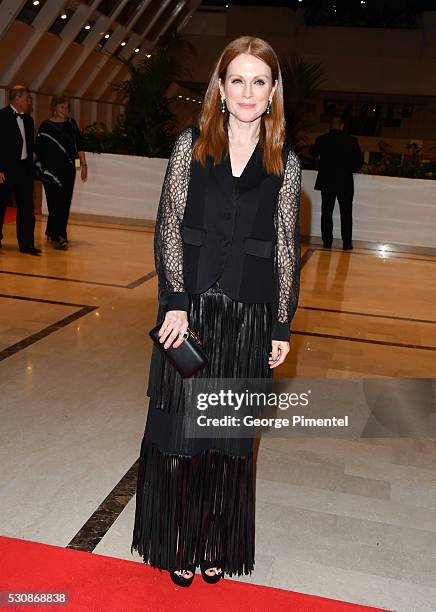 Julianne Moore attends the opening gala dinner during the annual 69th Cannes Film Festival at Palais des Festivals on May 11, 2016 in Cannes, France.